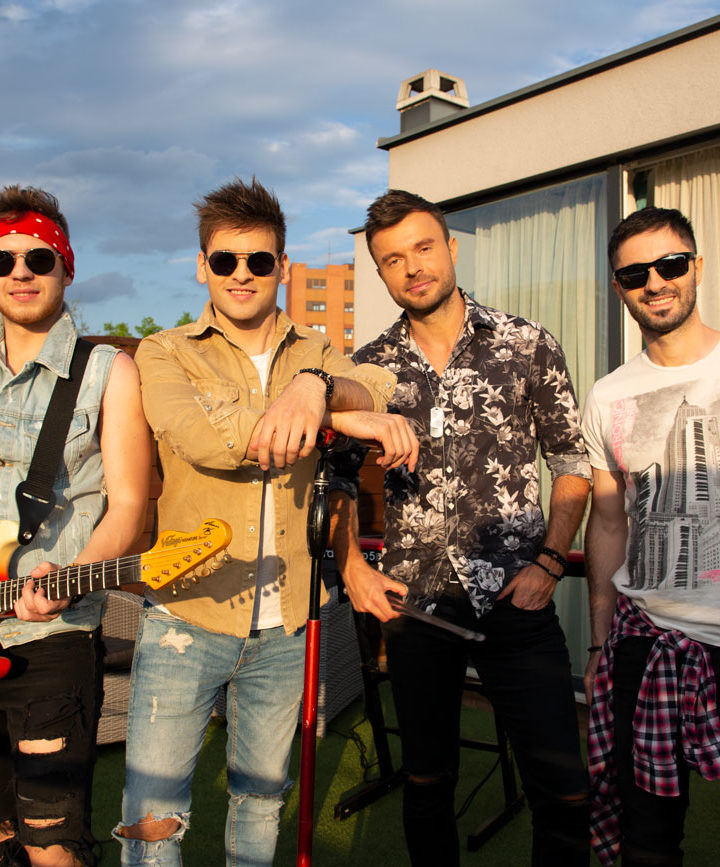 Uhvatili smo frontmena jednog od naših najpopularnijih bendova i dobro ga izrešetali pitanjima!