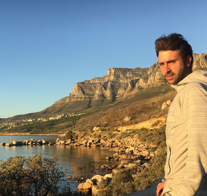 Uhvatili smo jednog od naših najzaposlenijih dizajnera s impresivnom međunarodnom karijerom.